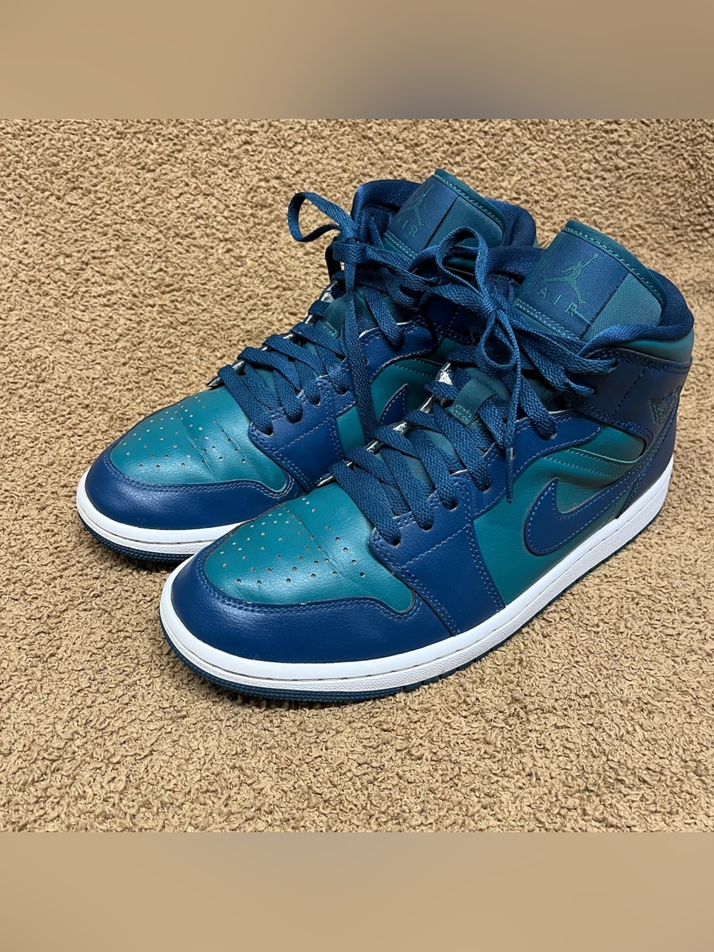 Nike Air Jordan 1 Mid Women’s Sky J Teal, size 10, BQ6472-301